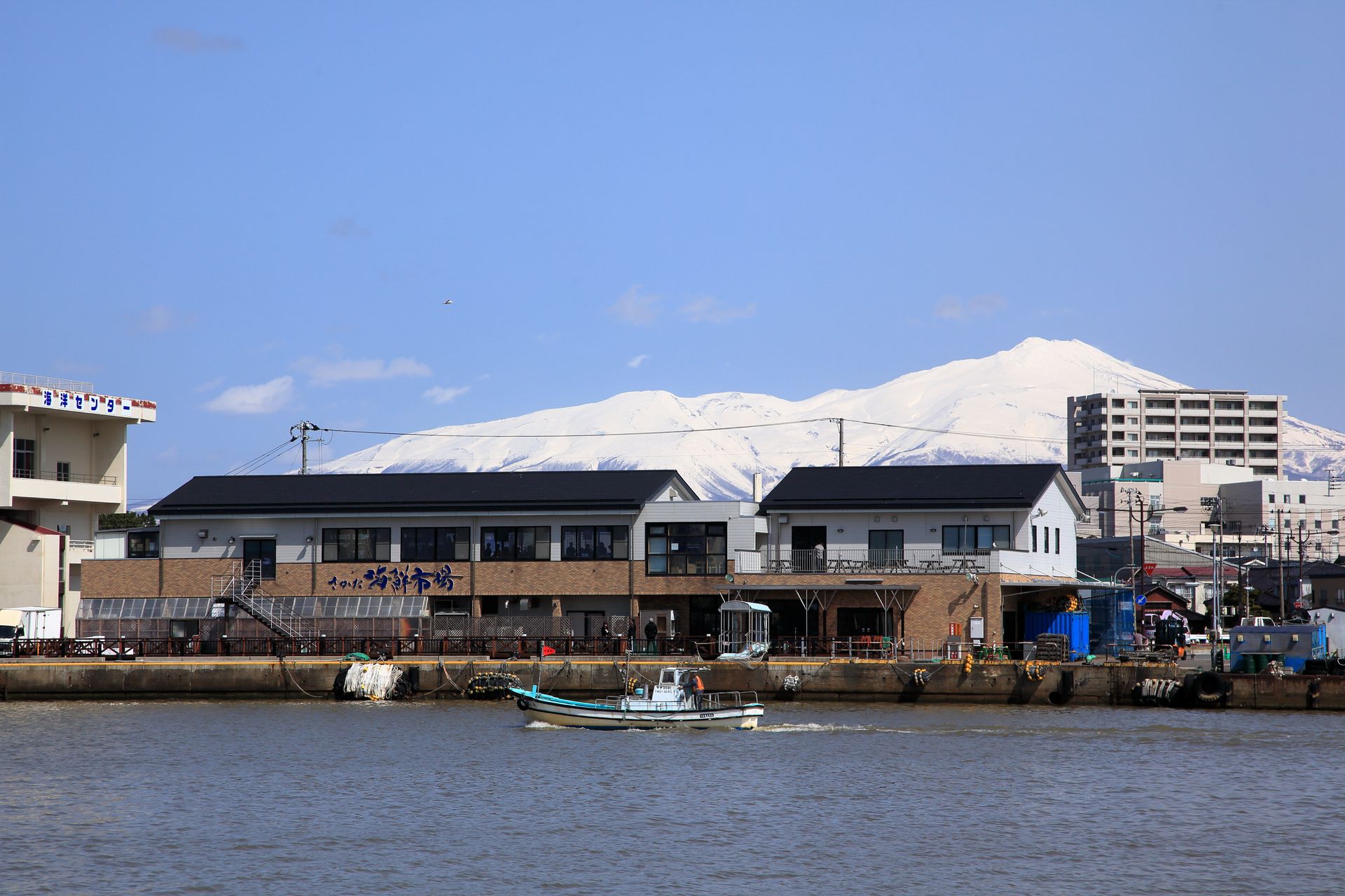 酒田港の海鮮市場